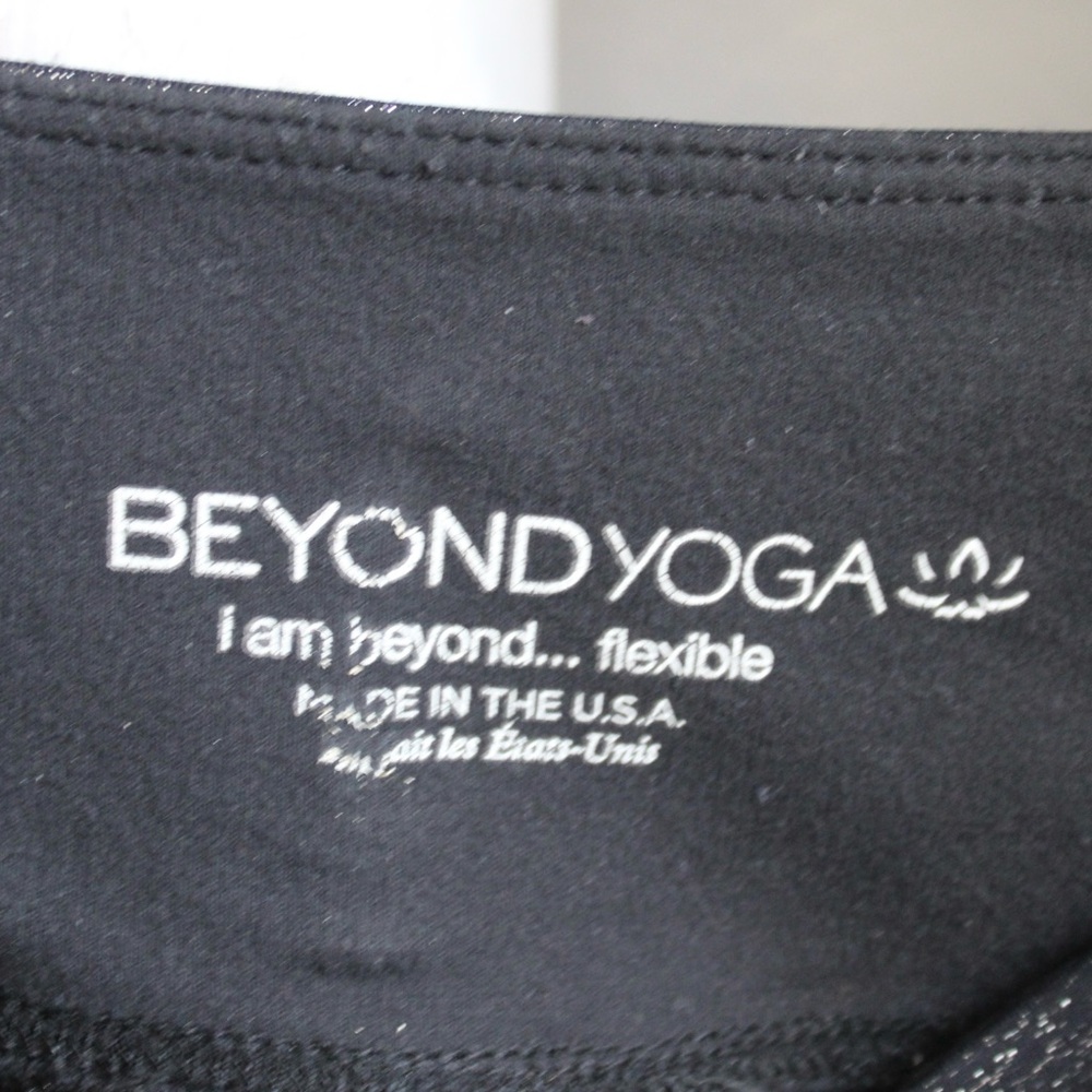 Beyond Yoga Shimmer Essential Black Foil Leggings Size Medium - Picture 10 of 11
